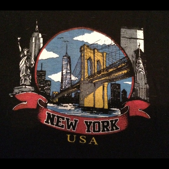 Brandy Melville — NYC Cropped Baby Tee - Picture 3 of 5